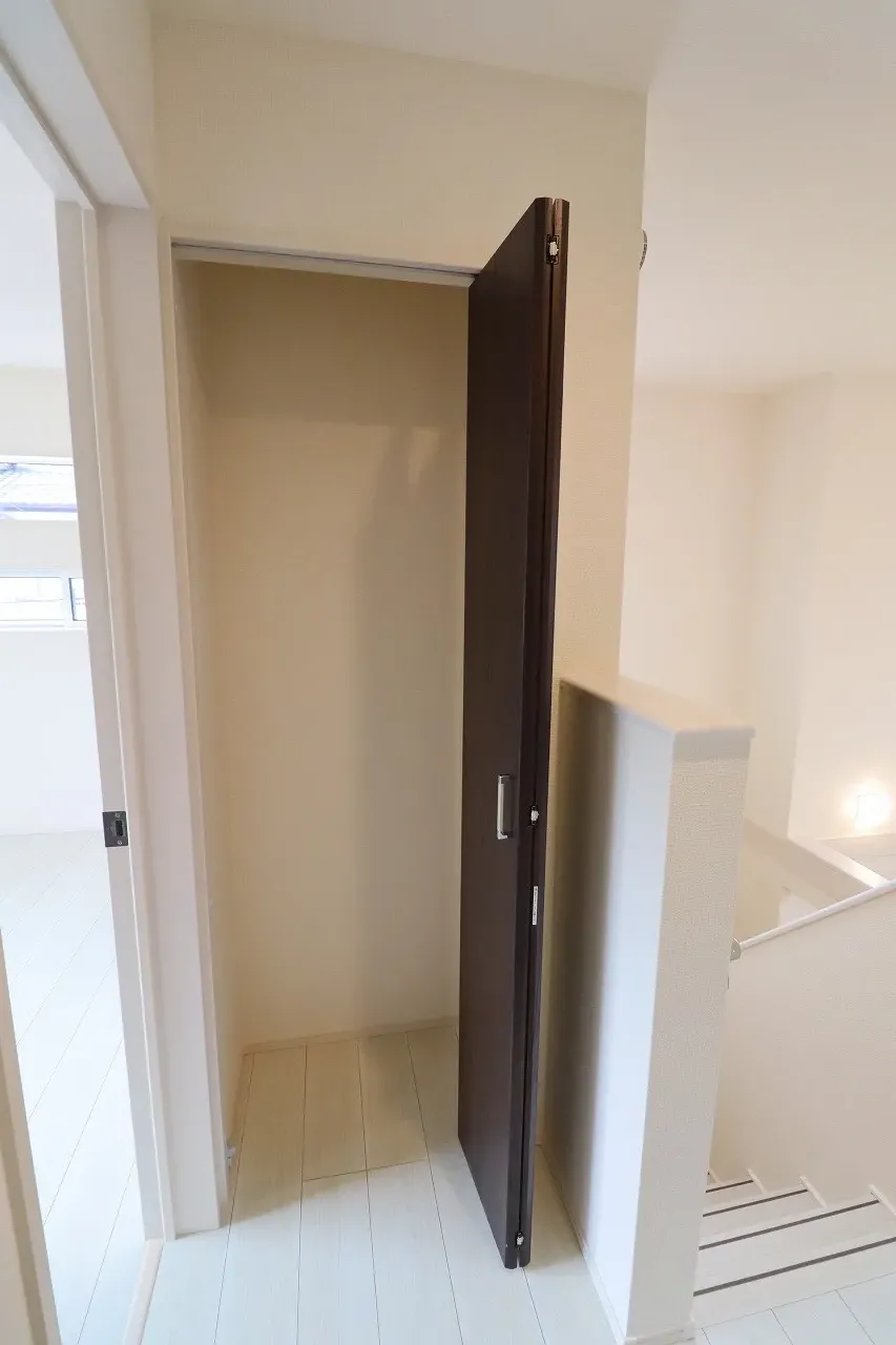 【2階廊下収納】