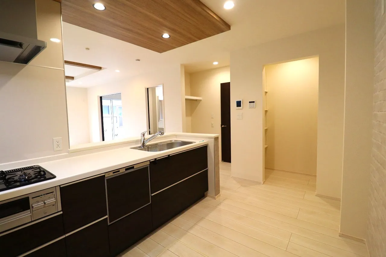 【キッチン+パントリー】