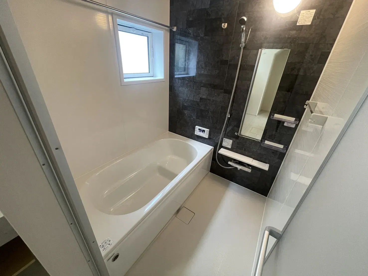 【浴室】
浴室暖房付きで、寒い冬でも安心!