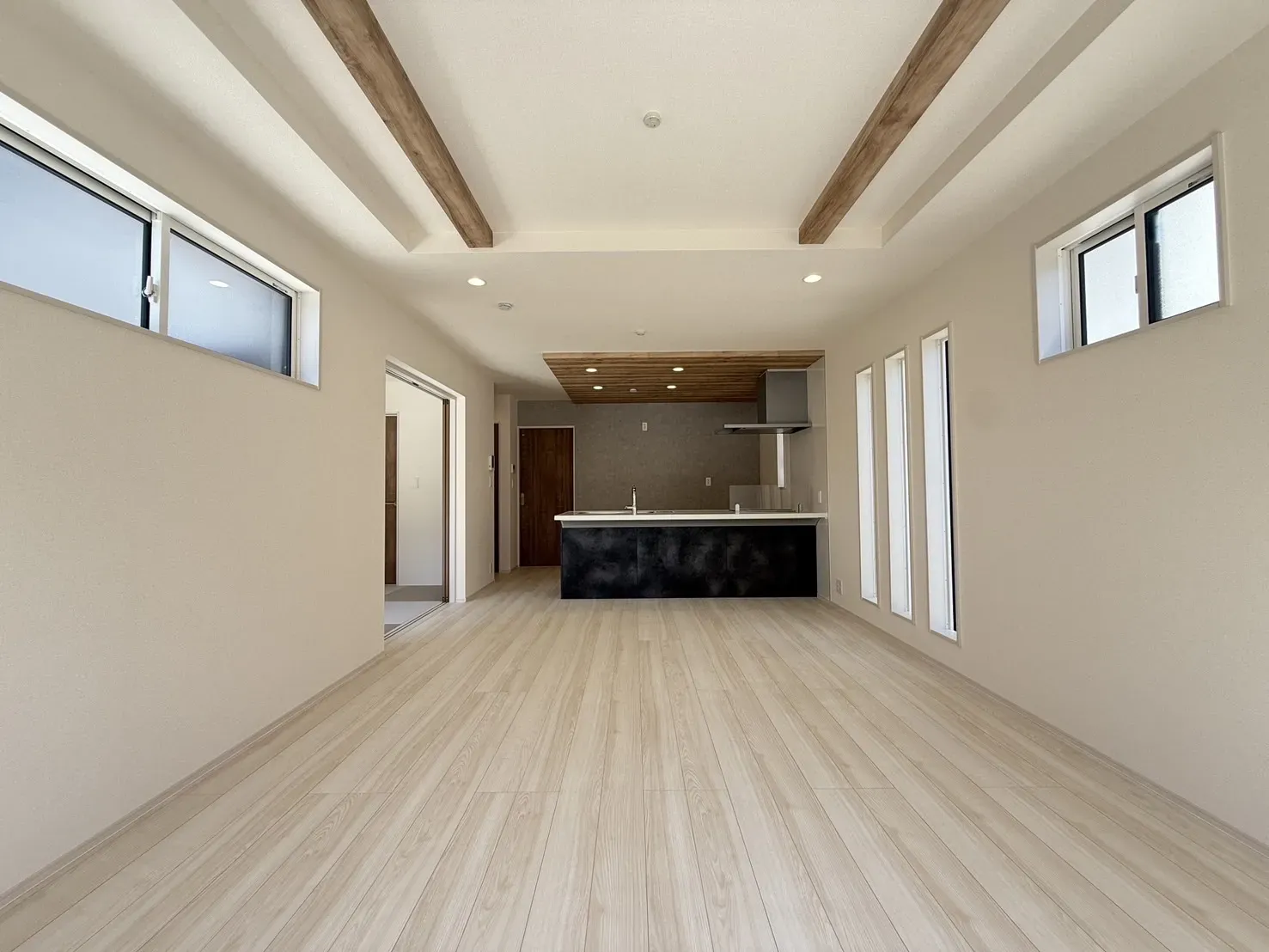 【LDK17.0帖】
折上天井で開放感とデザイン性アップ!