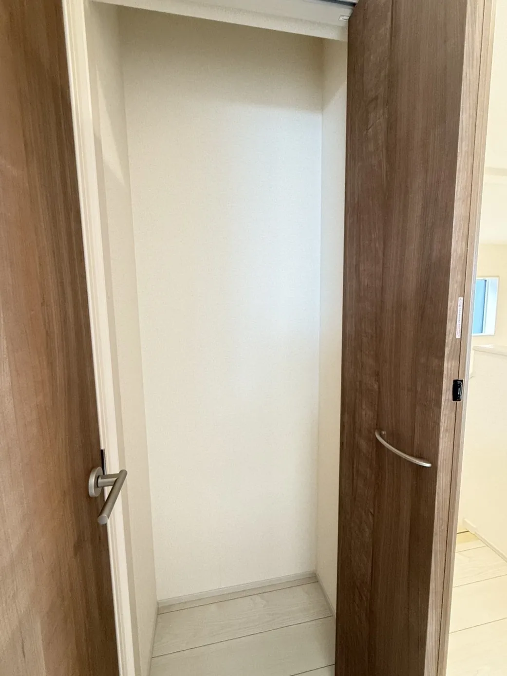 ①2階廊下収納