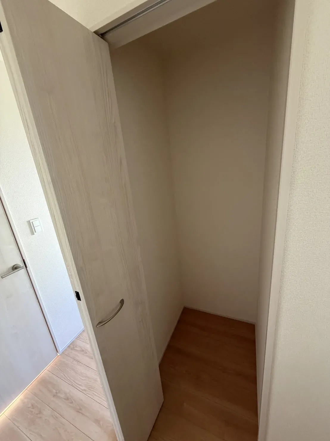 ③2階廊下収納