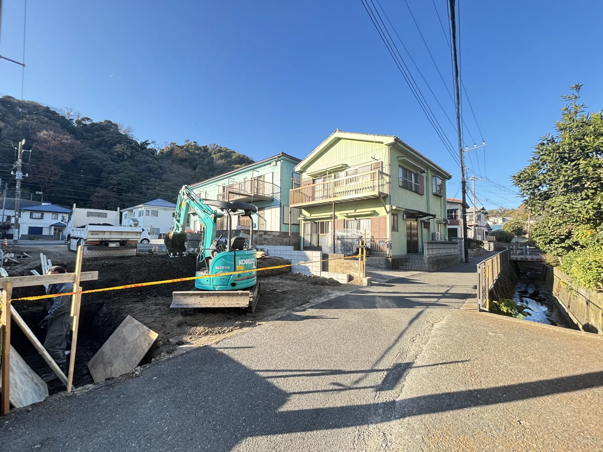 【前面道路含む現地写真】
2号棟