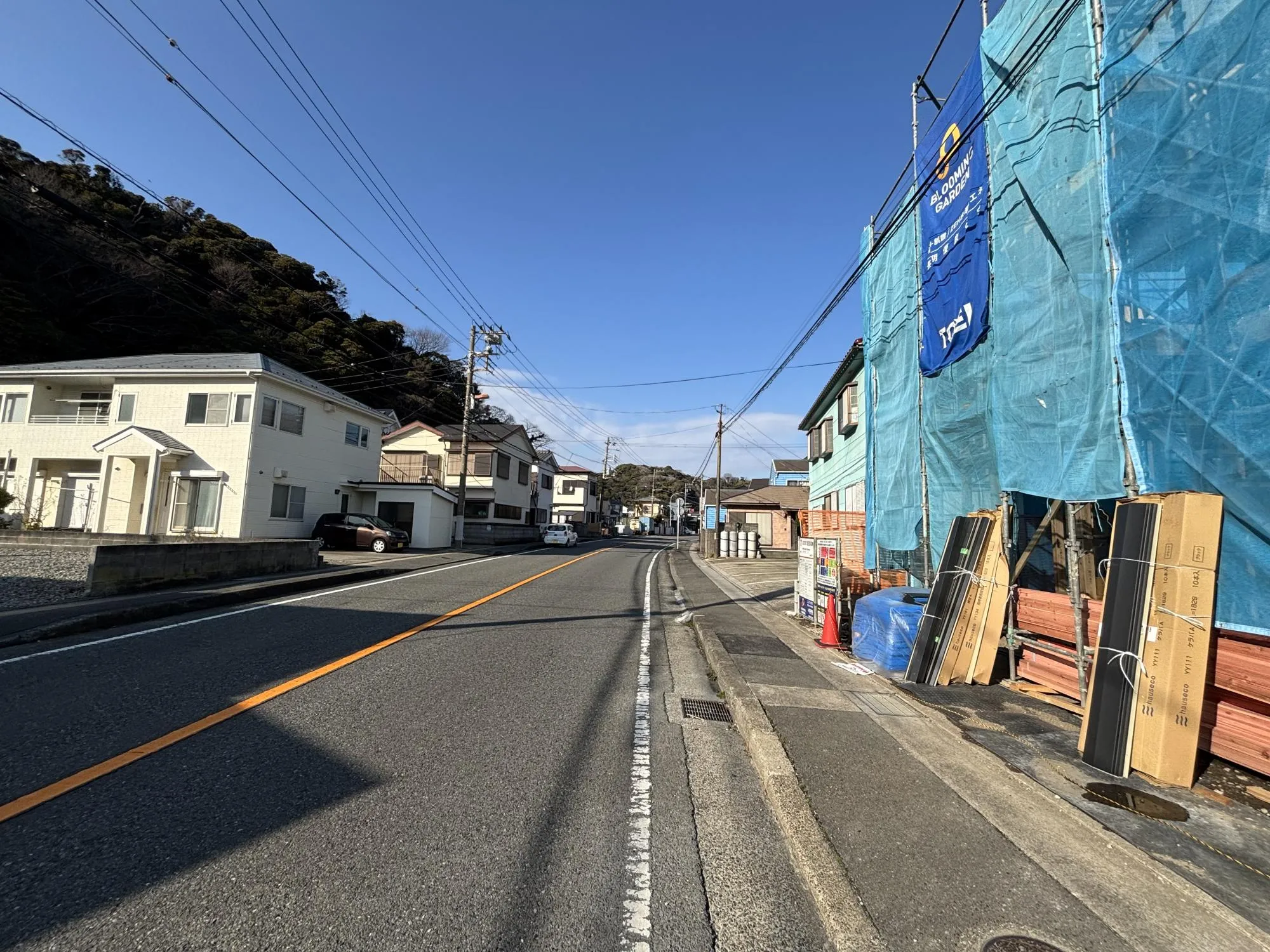 【前面道路含む現地写真】
