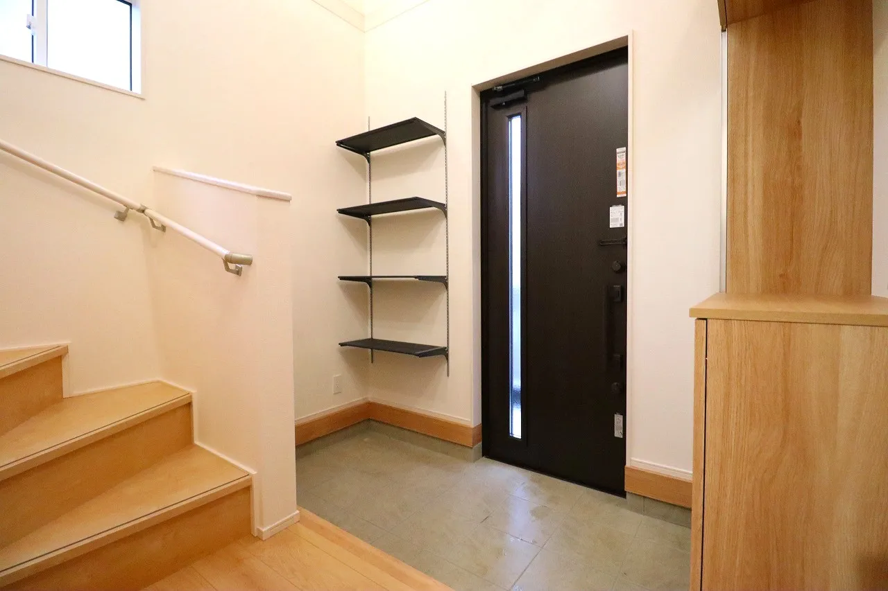 【2号棟玄関】