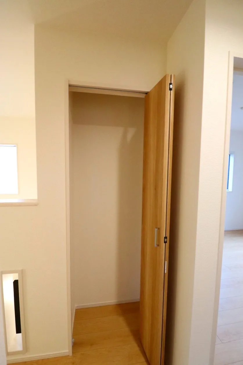 【2階廊下収納】