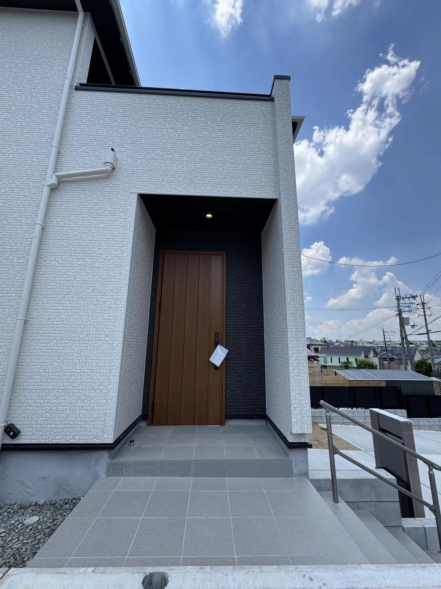 【②号棟玄関】