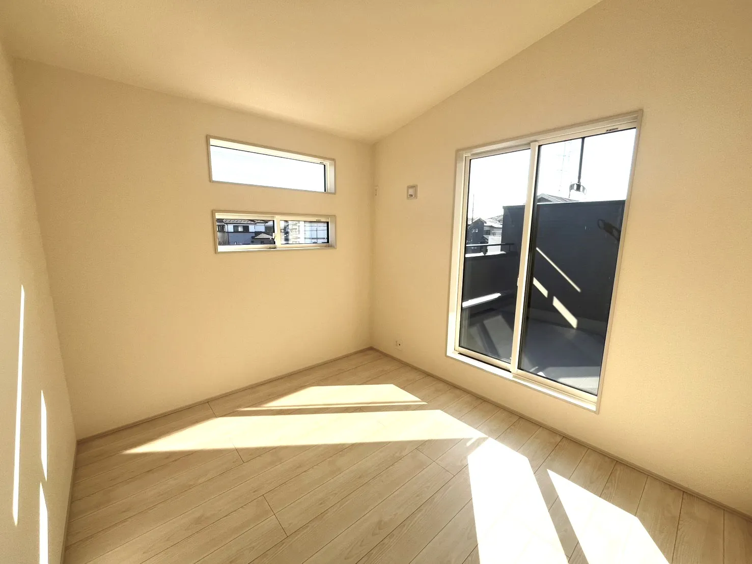 【洋室・南東側/1号棟】