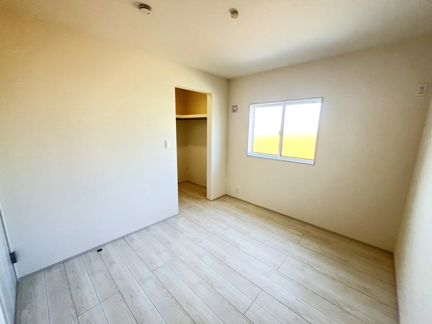 【洋室・北東側/1号棟】