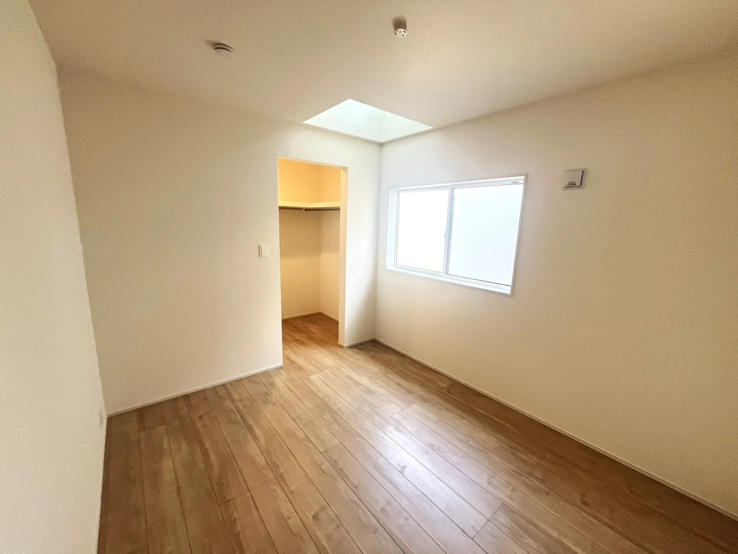 【洋室・北東側/2号棟】