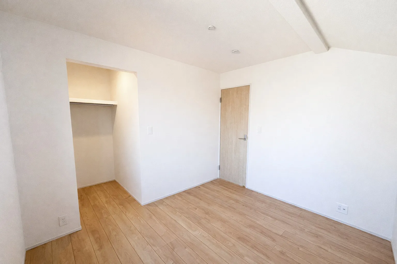 【洋室・北西側/2号棟】