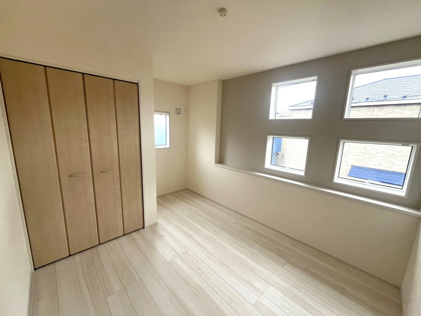 【洋室・東側】