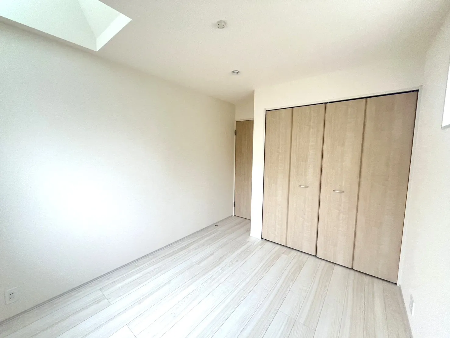 【洋室・西側】