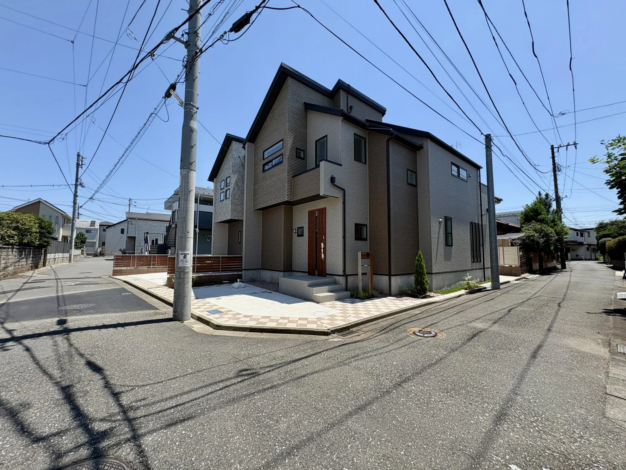 【前面道路含む現地写真】