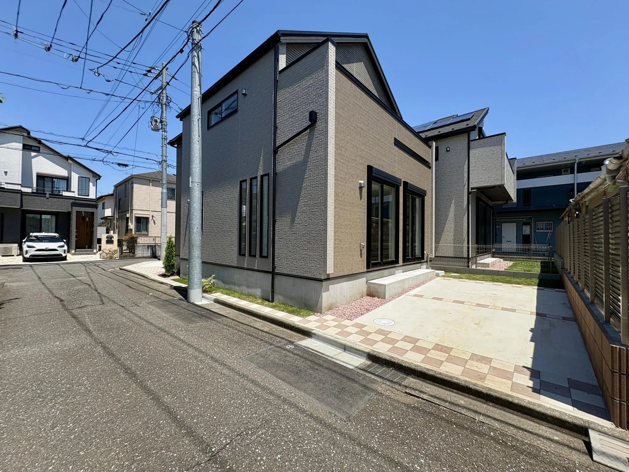 【前面道路含む現地写真】