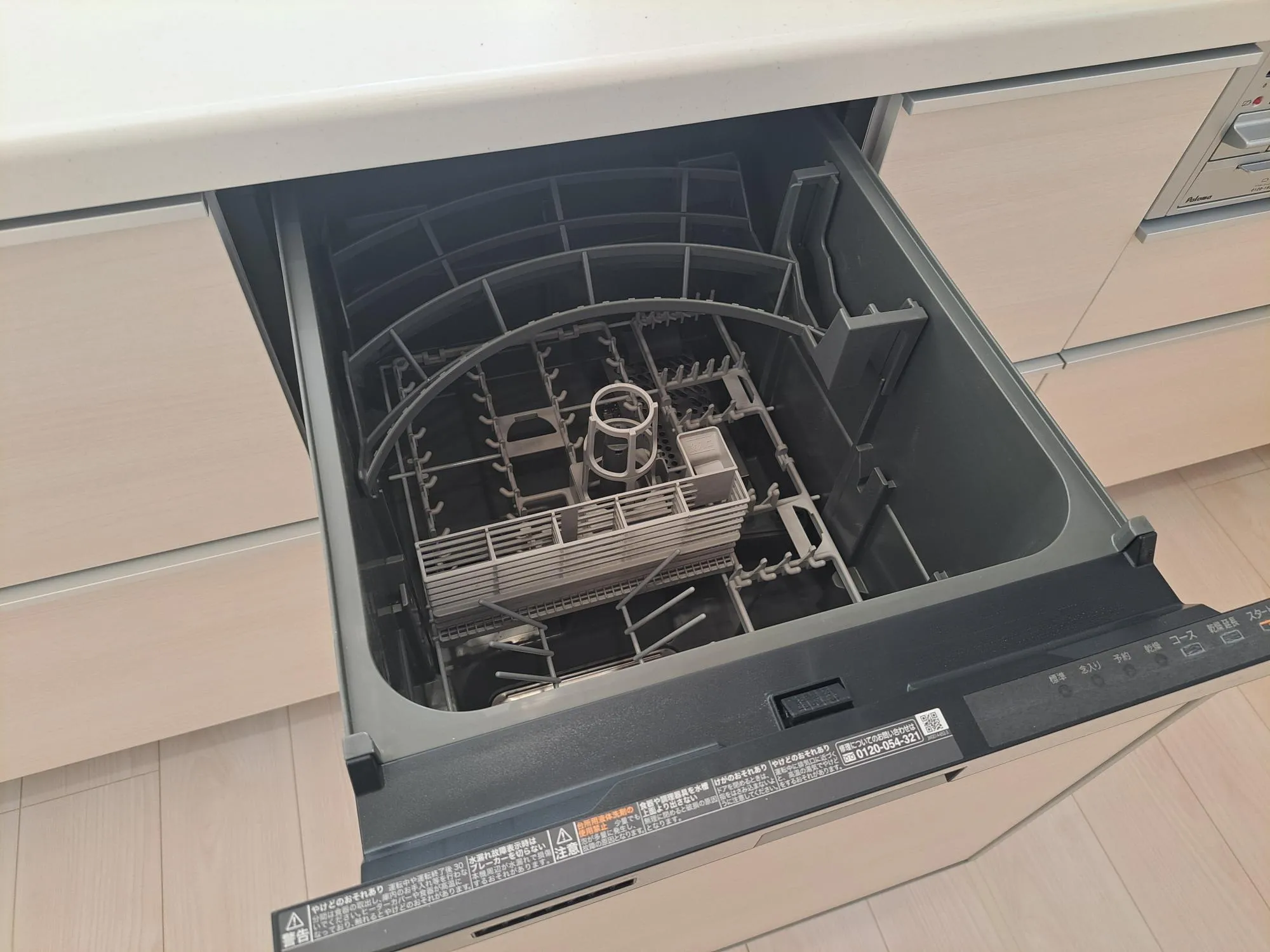 お忙しい奥様に人気のビルトインタイプの食洗器☆忙しい朝や急な来客時にも食器を入れてスイッチをON♪