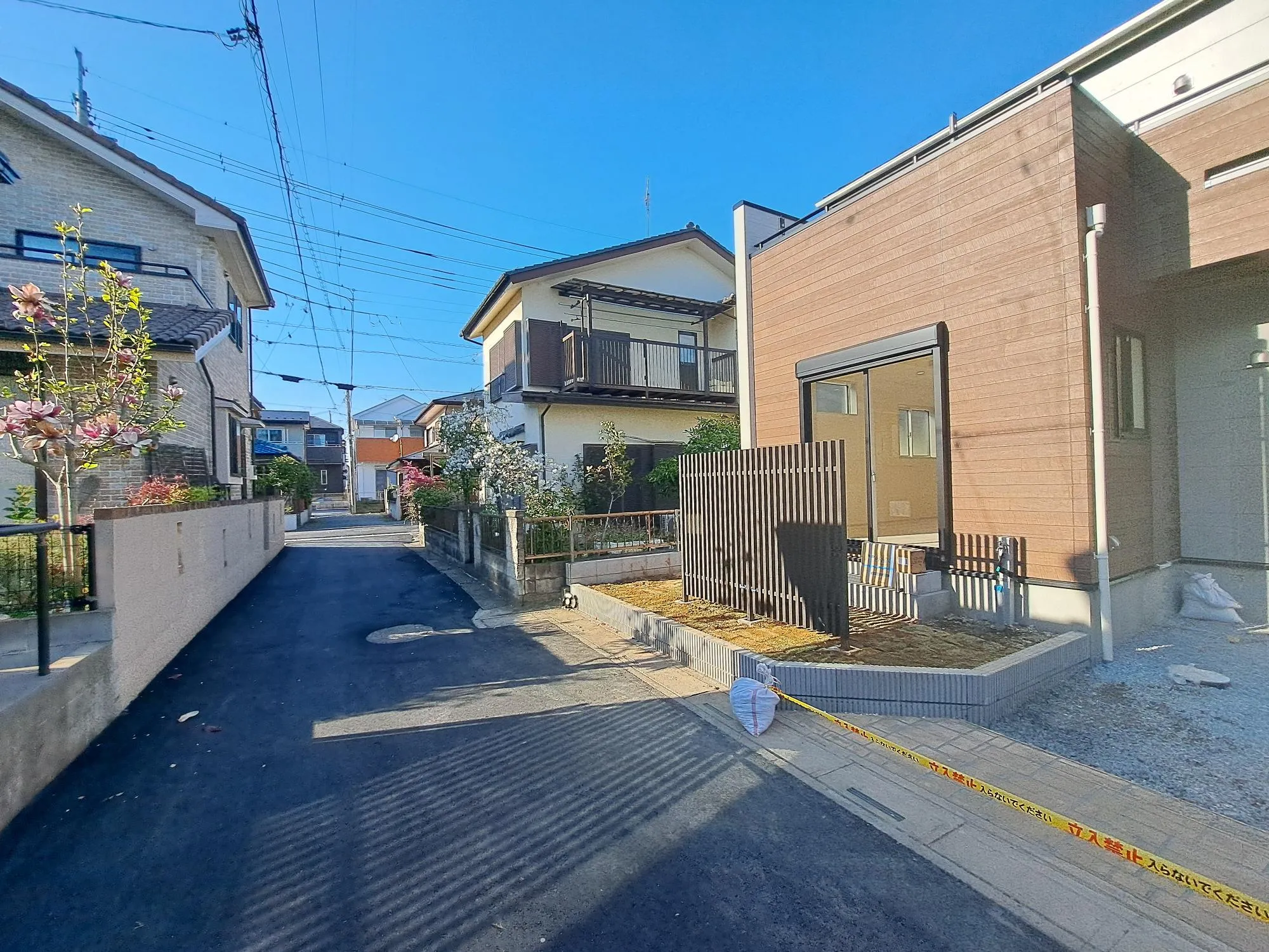 車通りが少なく、静かで過ごしやすい環境になってます☆公園までも徒歩2分の距離でお散歩も楽しくなりますね♪