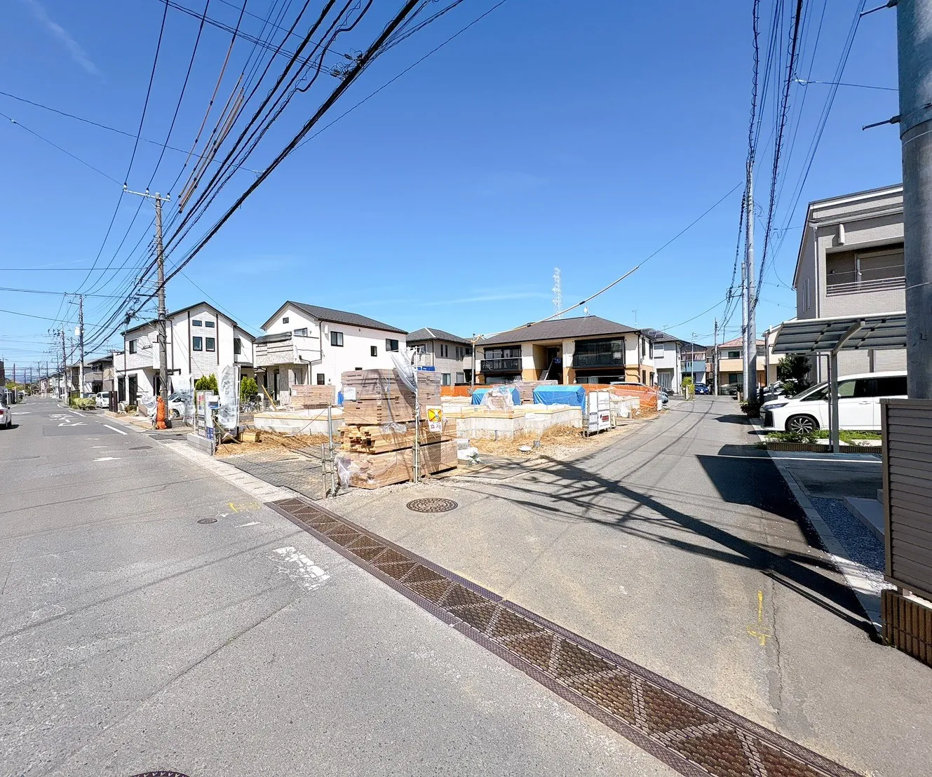 【外観写真】制震ダンパーを搭載した、地震に強い住まいです。地震の揺れを吸収し、建物へのダメージを軽減してくれる特徴があります。