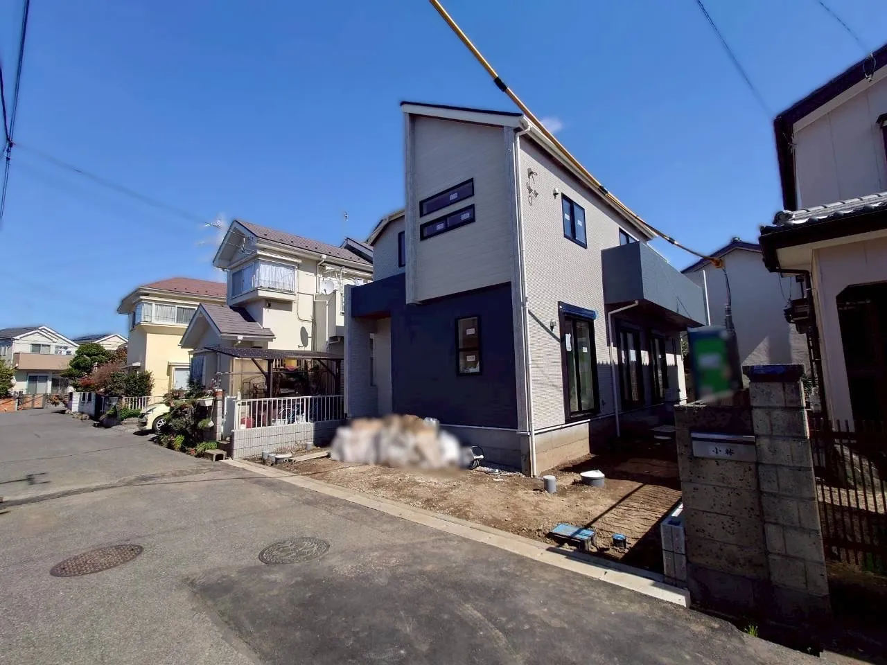 前面道路含む外観写真