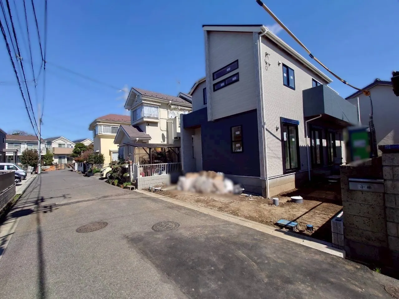 前面道路含む外観写真