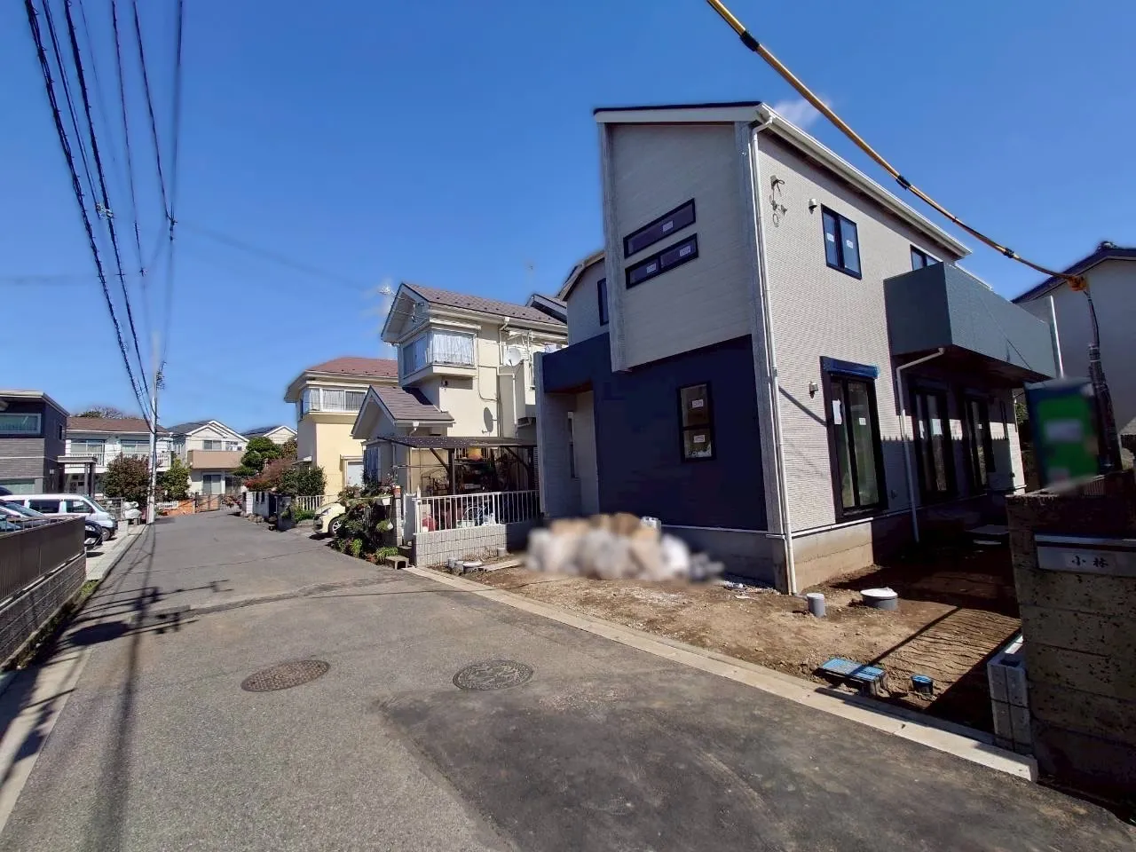 前面道路含む外観写真