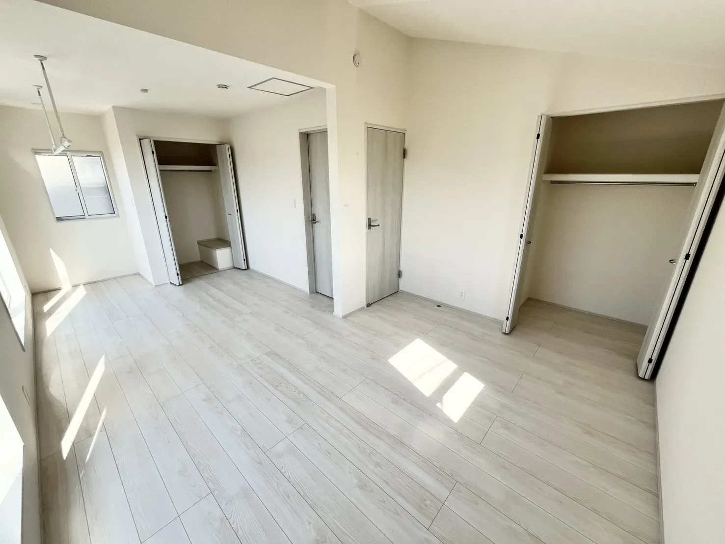 【1号棟】ライフスタイルに合わせて2部屋に出来るフレキシブルルーム