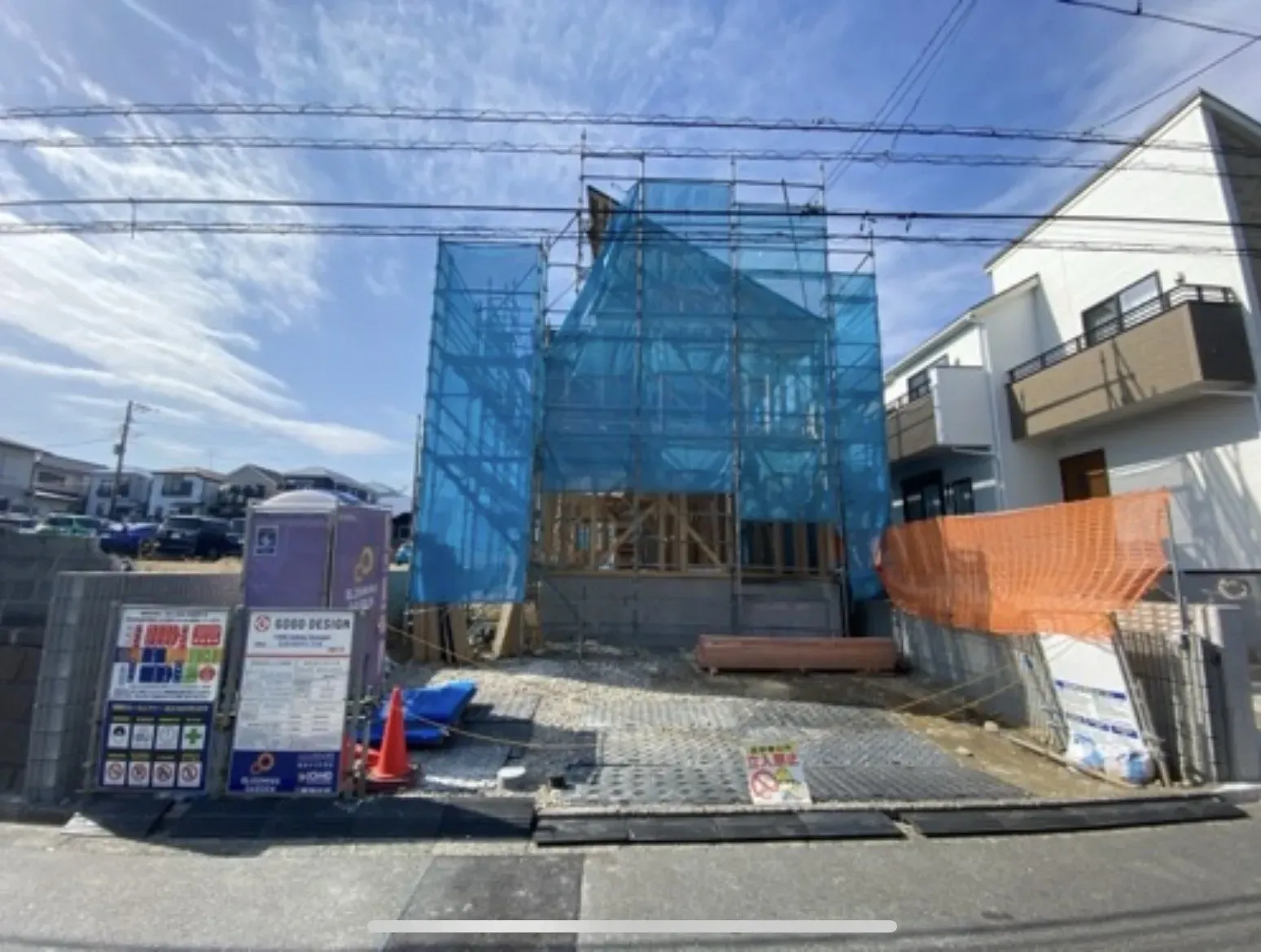 重厚感の中にスタイリッシュさを兼ね備えた外観。落ち着いたカラーリングが上質な暮らしを演出します。