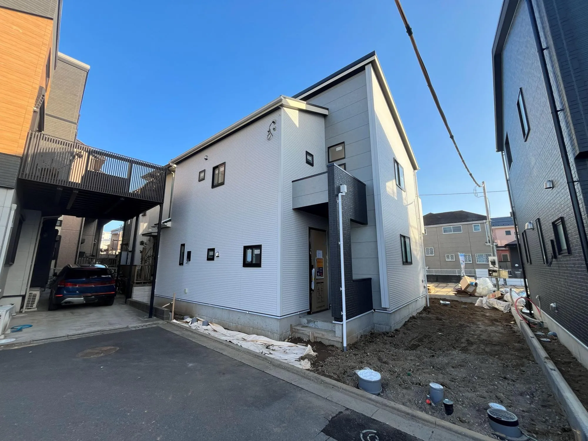 当社売主!
1号棟の足場が外れました。
全体が見えるようになりました。