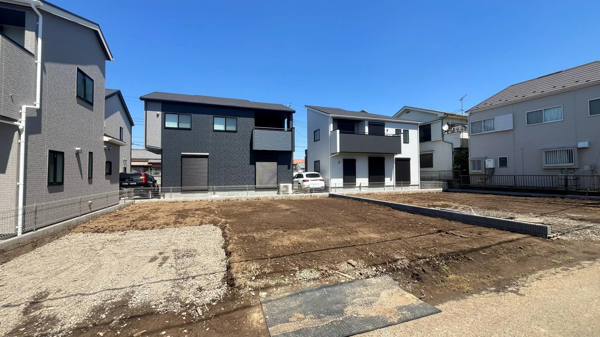 南道路の為、日当たりが良いです。