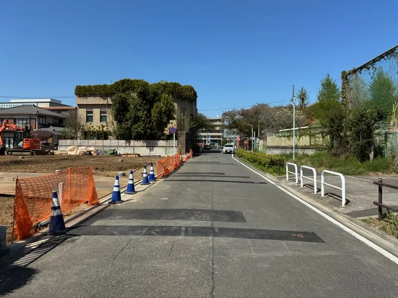 南から撮影の東前面道路(2026年4月12日撮影)