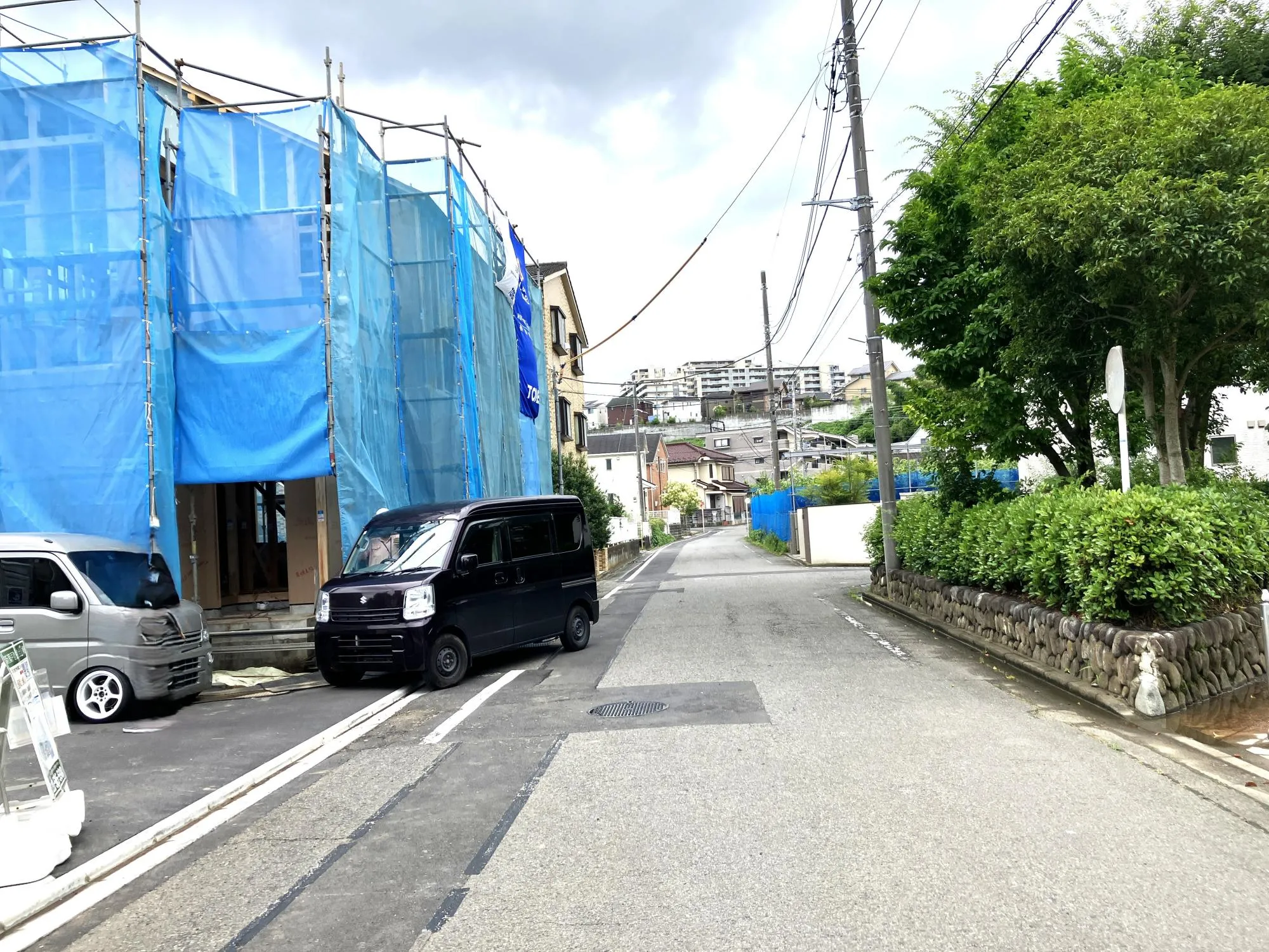 北から見た前面道路(2026年7月03日撮影)