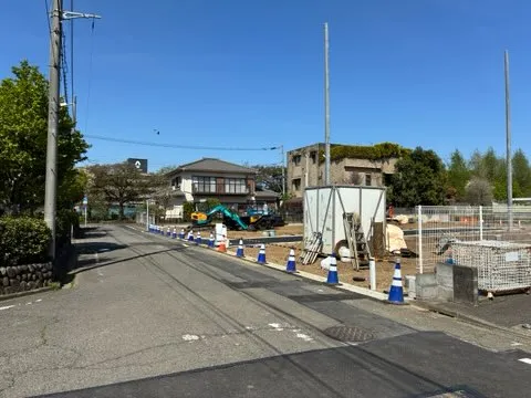 南から撮影の西前面道路(2026年4月12日撮影)