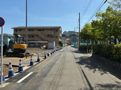 北から撮影の西前面道路(2026年4月12日撮影)