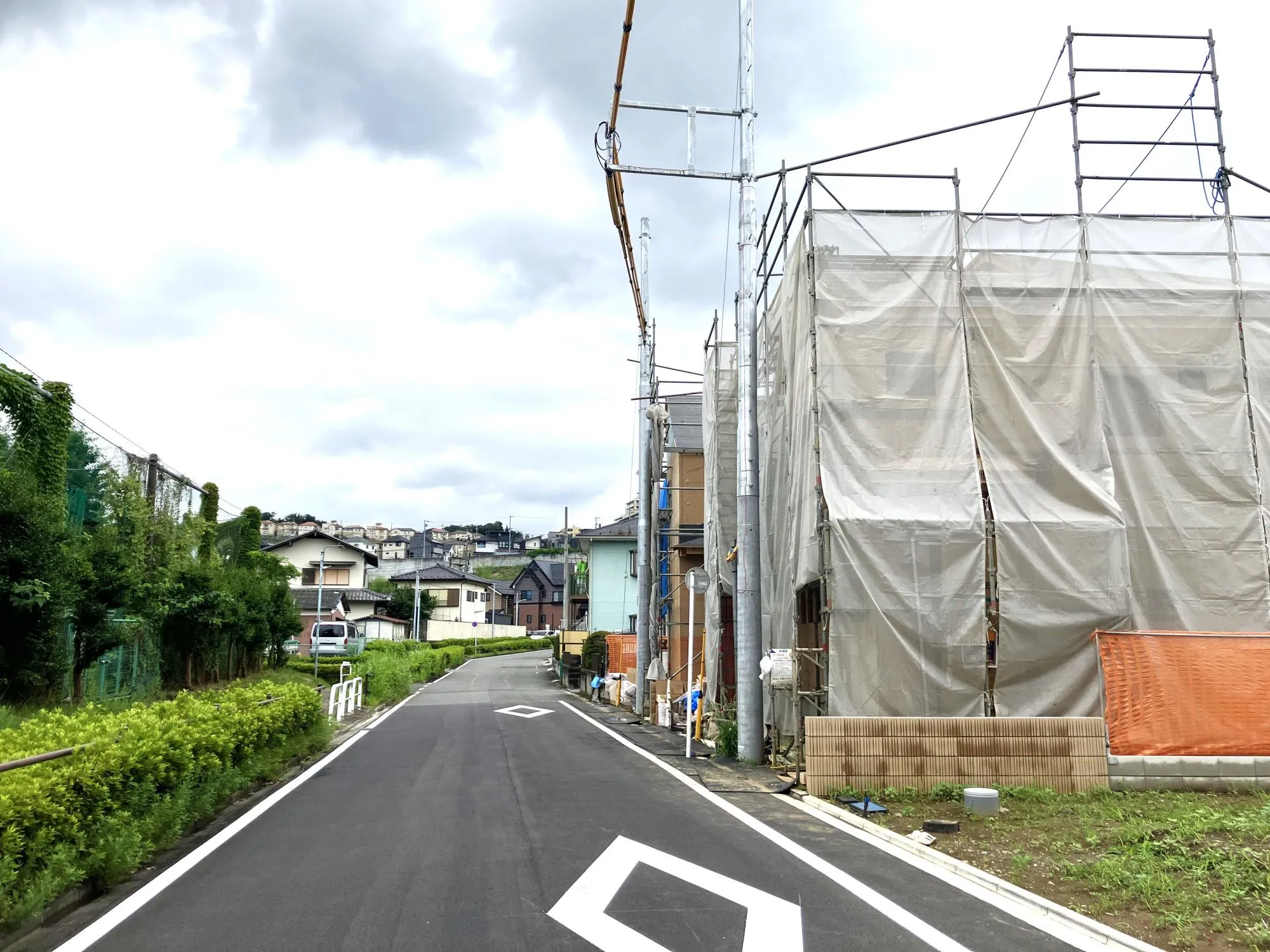 6号棟7号棟側西前面道路①(2026年7月03日撮影)