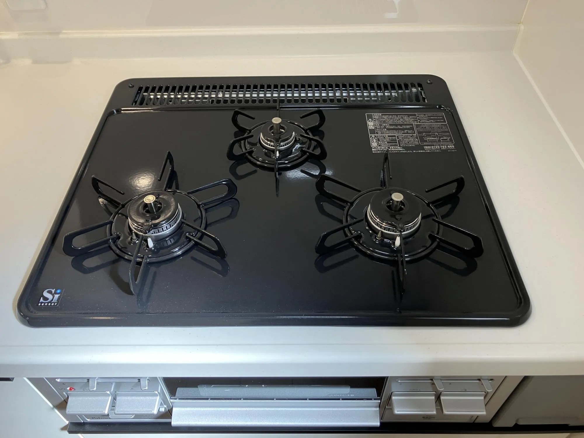 7号棟3口のホーロートップコンロ。水無し片面焼き、センサー搭載