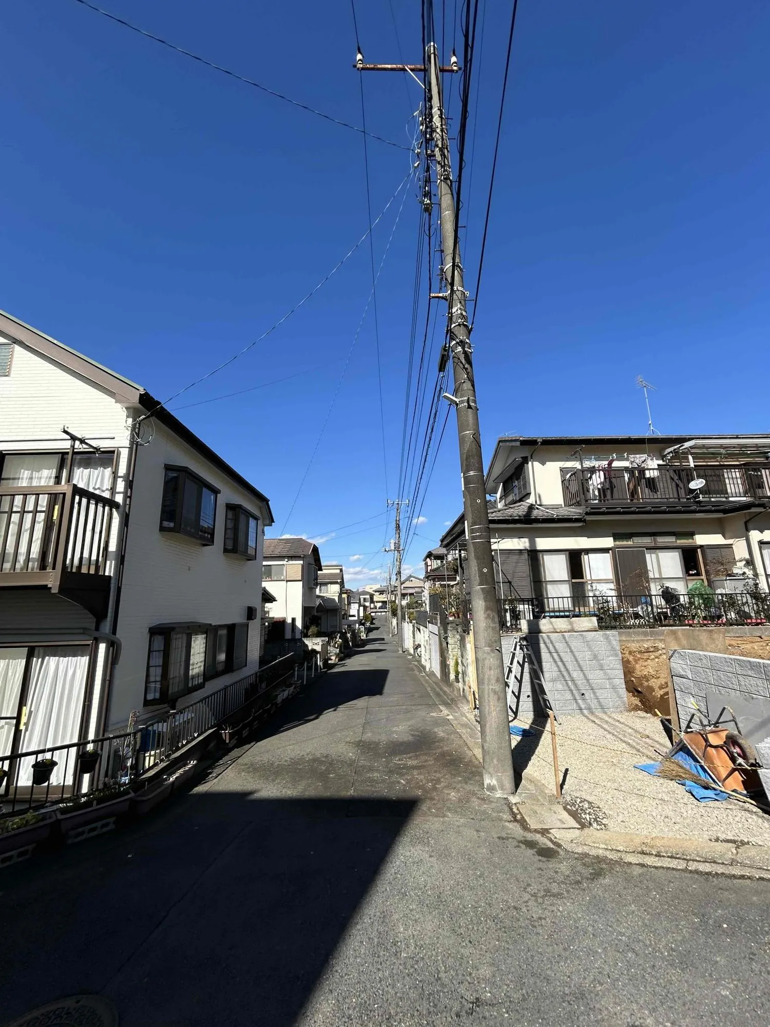 前面道路
前面道路は4.5mの公道になります。
駐車の苦手な方でも困りません♪