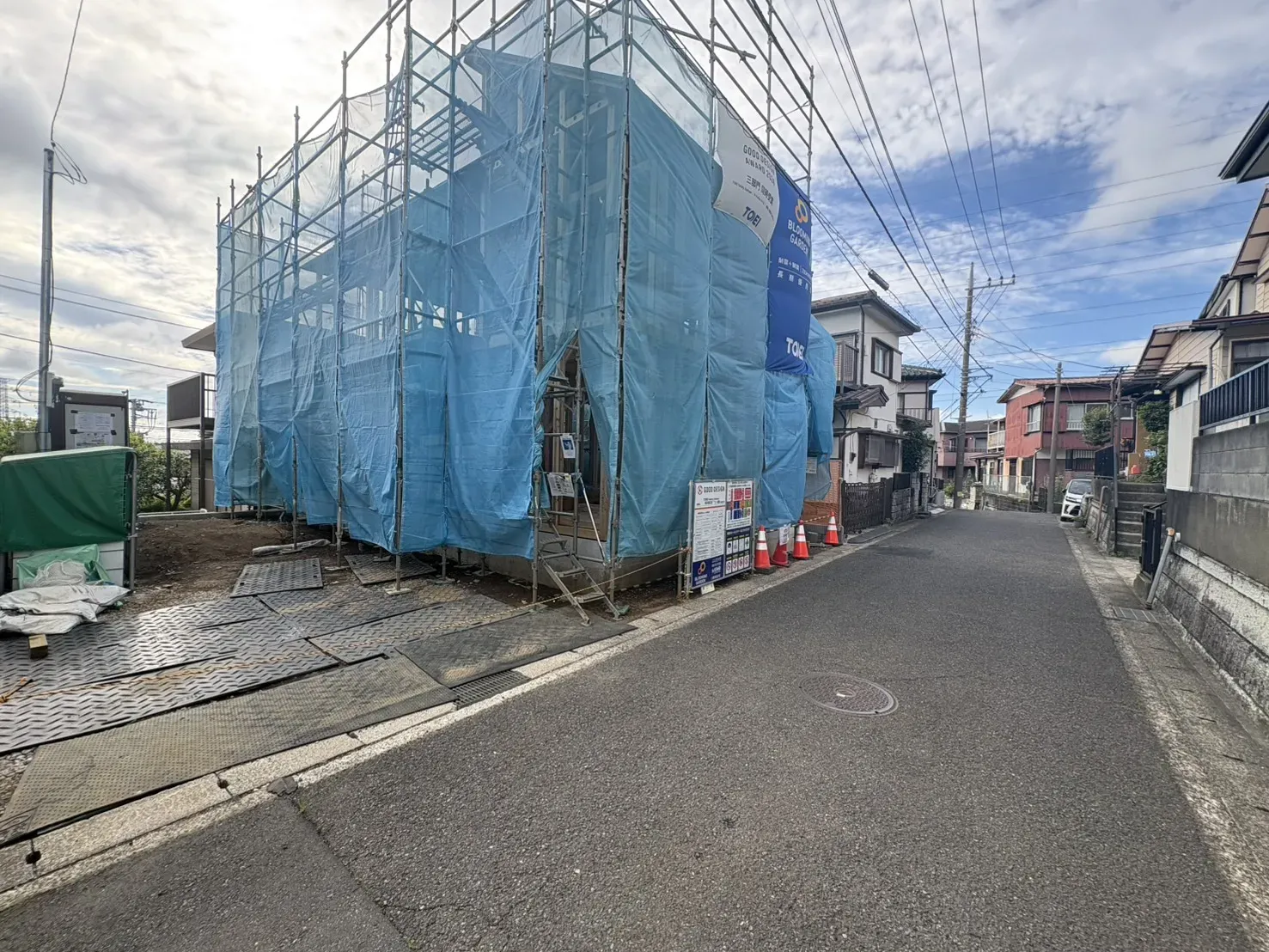 前面道路は、交通量も少なく駐車しやすいです。