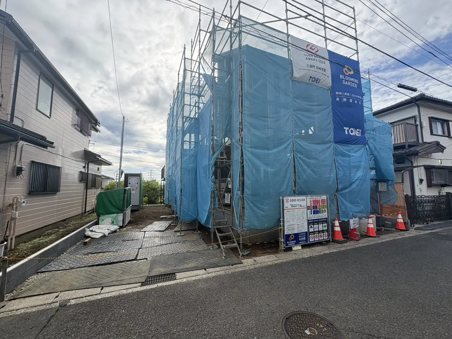 西側がひな壇になっており開放感があります。