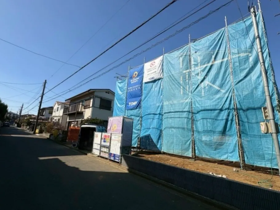 当社売主!
上棟致しました♪
完成物件で仕様等のご案内も可能です。