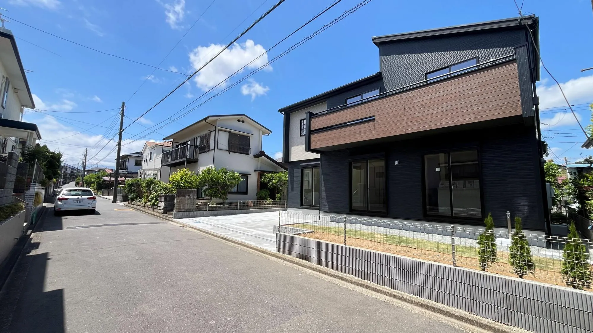 全室南向き、南道路隣接で、日あたり良好です♪