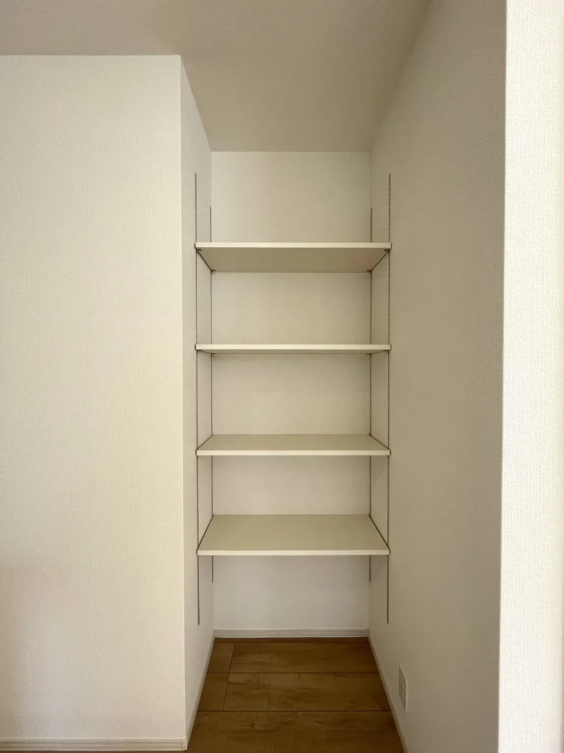 1号棟　リビング 可動棚