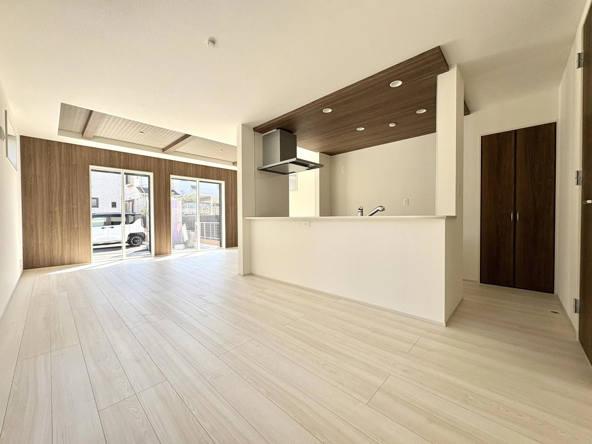 【2号棟/LDK(20.3帖)】