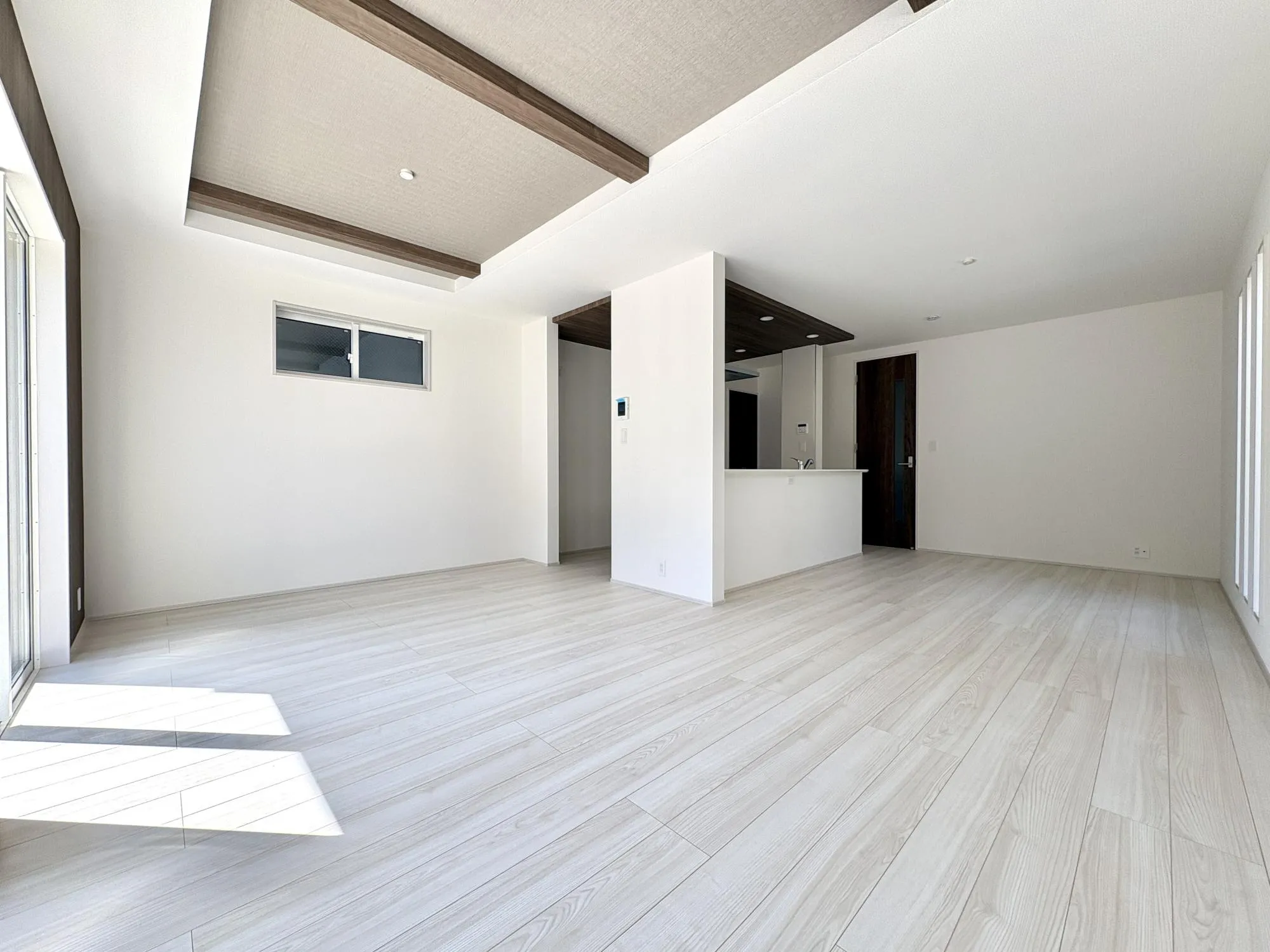 【2号棟/LDK(20.3帖)】