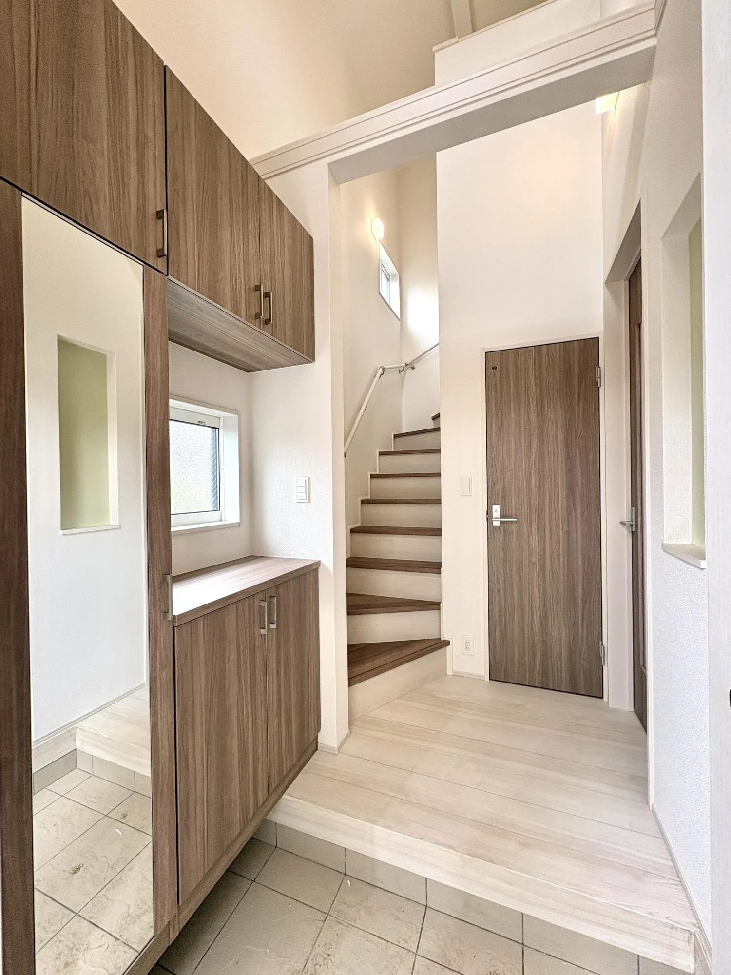 【4号棟/玄関】