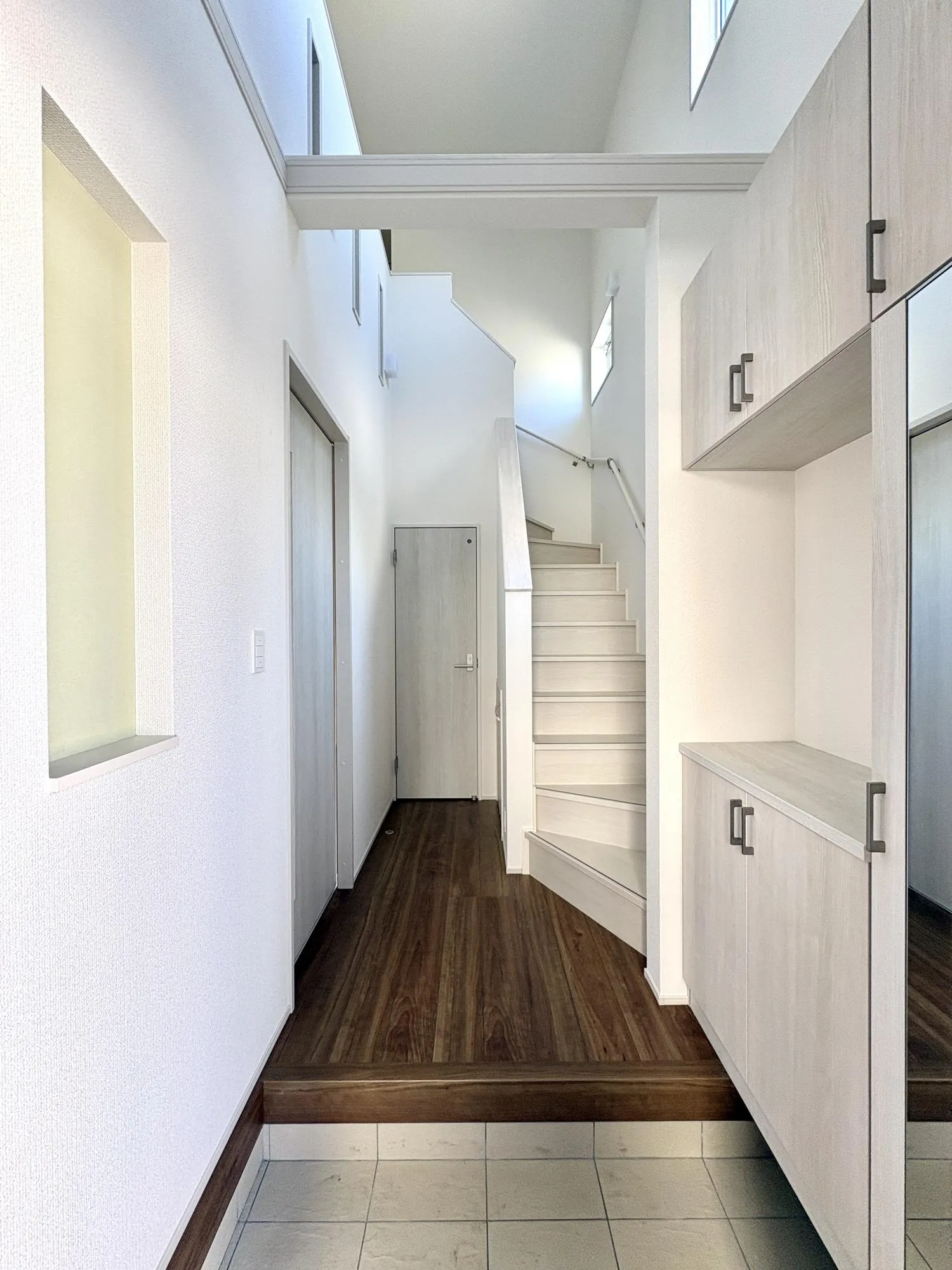 【7号棟/玄関】