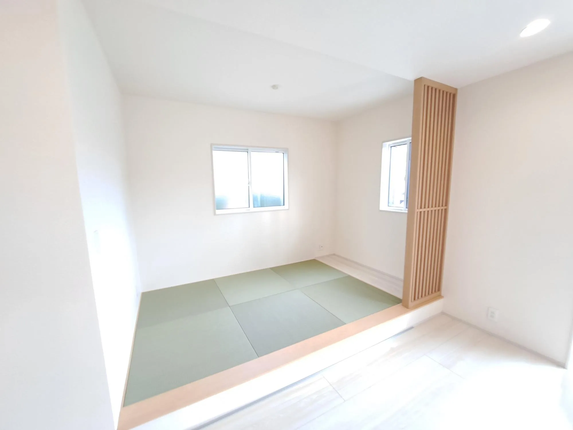 来客時にあったら嬉しい1室!小さなお子様を寝かしつけるお部屋としても重宝しますよ!!		
