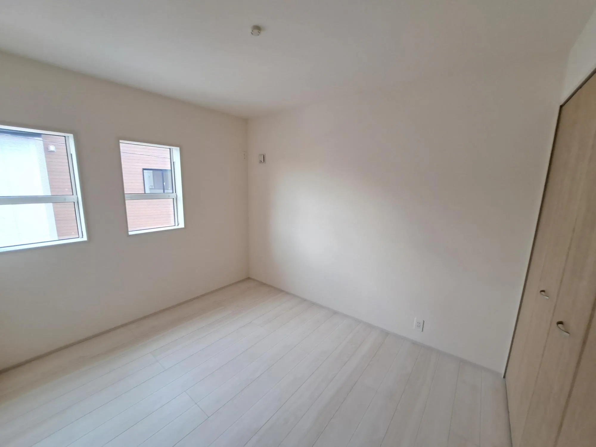 明るさと風通しを確保できる2面採光のお部屋です!
