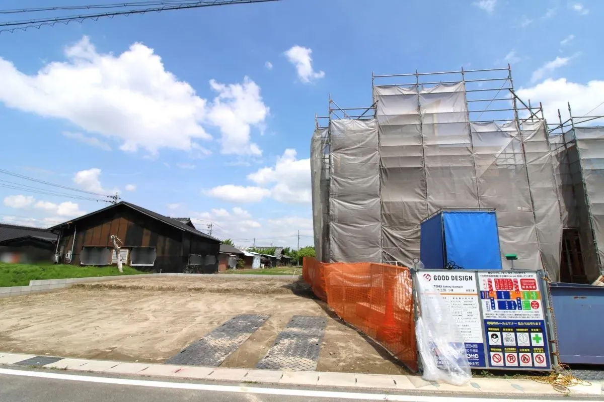 4月26日　南から撮影　(1号棟　建物&新宅地部分)