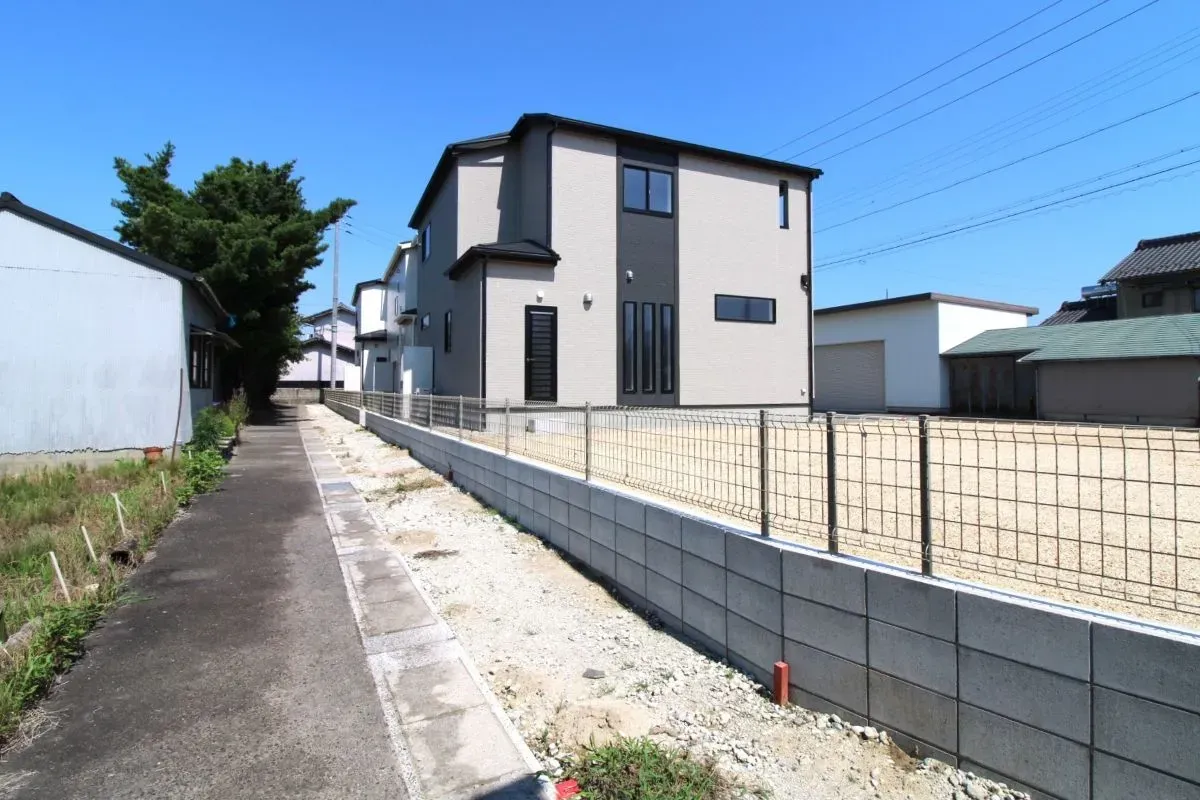 7月9日撮影　北側道路(西→東)