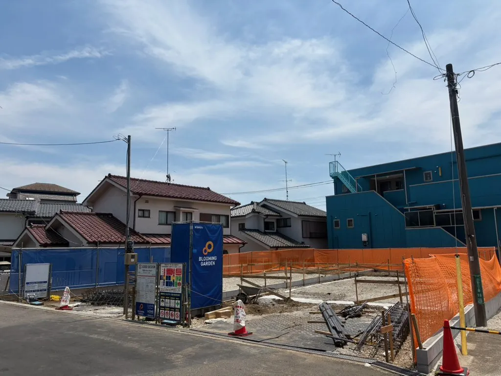 1号棟・2号棟 カースペース3台(小型車含む)駐車可能です!